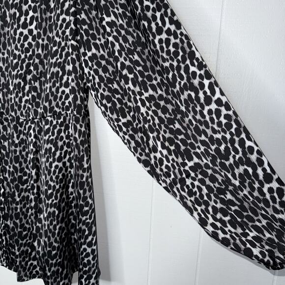 Torrid Women’s Peplum Satin Button Front Long Sleeve Top Cheetah Size 3 NWT - Picture 4 of 6